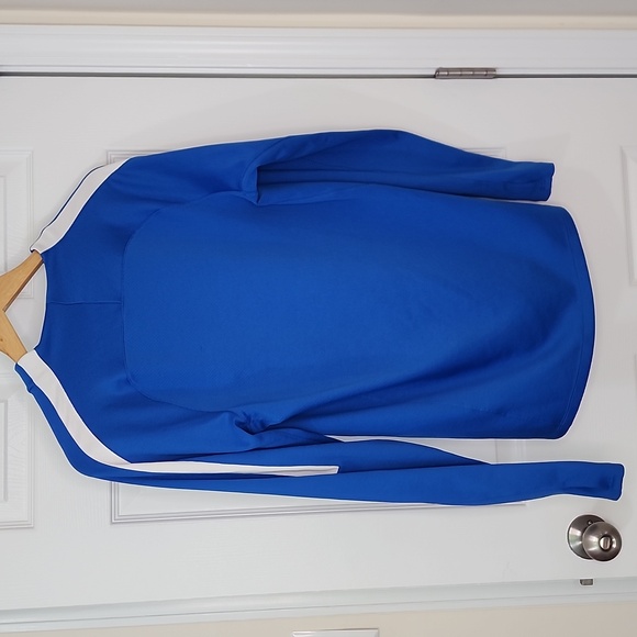 Nike Quarter Zip with Thumb Holes - Picture 2 of 6